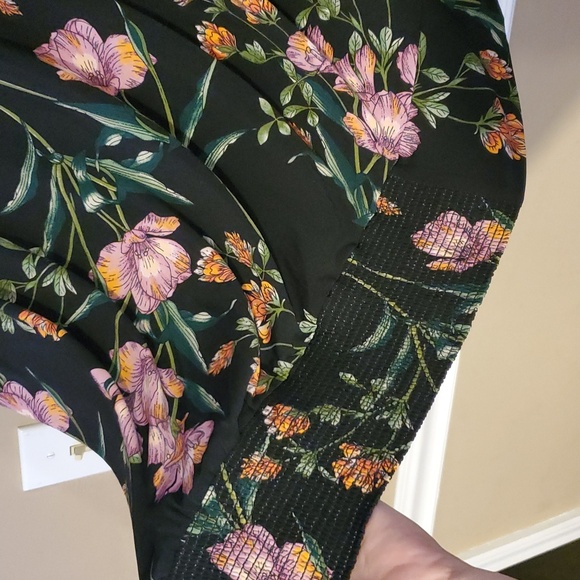 Karl Lagerfeld Black Floral Blouse NWOT - Picture 10 of 10